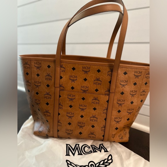 MCM medium tote - Picture 2 of 3